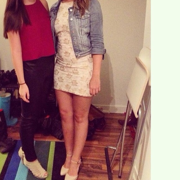 Worn 3x: white lace dress with gold flowers - Picture 4 of 4